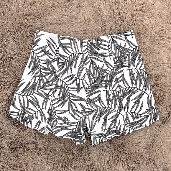 1. State High-Waist Shorts - Picture 7 of 10